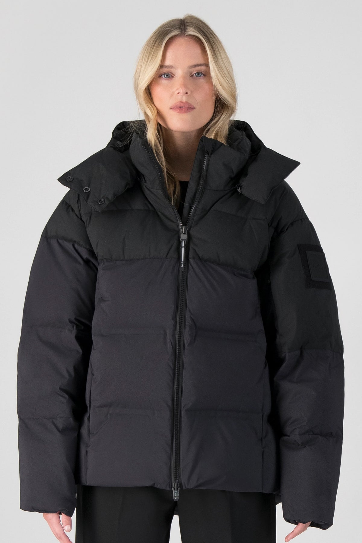 Una Women's Performance Puffer - Black
